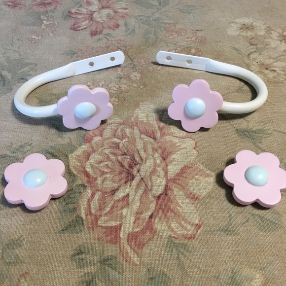 WOODEN METAL TIE BACKS PINK FLOWER FROM TARGET - Picture 1 of 5